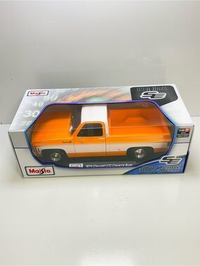 Maisto Orange and White 1979 Chevrolet C10 Die-Cast Pickup Toy